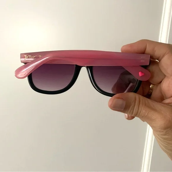 Betsey Johnson cute women’s sunglasses with pink arms - Picture 6 of 8